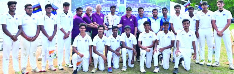 राजकुमार कॉलेज के उत्कृष्ट क्रिकेट खिलाडिय़ों द्वारा खेल भावना और आपसी सौहार्द का परिचय