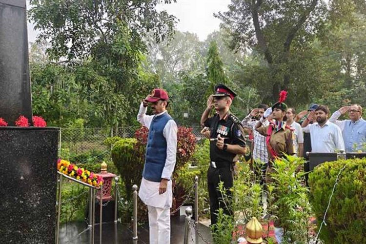 शिक्षा के साथ अनुशासन, संस्कार और मानवीय गुणों का होना आवश्यक : उप मुख्यमंत्री शुक्ल