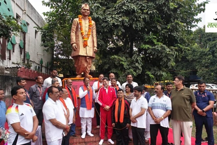 सरदार वल्लभभाई पटेल की प्रतिमा पर CM साय ने किया माल्यार्पण.