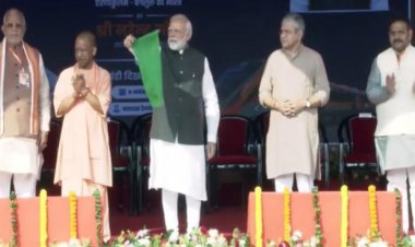 PM मोदी ने काशी से 4 नई ‘वंदे भारत’ ट्रेनों को किया रवाना, बोले– यह आत्मनिर्भर भारत की पहचान है