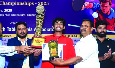 एशिया कप ट्रॉफ़ी को लेकर बीसीसीआई सचिव और पीसीबी चीफ़ की मीटिंग में क्या बात हुई?