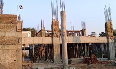 8 महीने में बस स्टैंड बनाने का दावा था:5 महीने बीते, यात्री प्रतीक्षालय अब तक नहीं टूटा; फोरलेन की जगह भी फाइनल नहीं