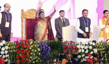राष्ट्रपति ने अंबिकापुर, छत्तीसगढ़ में 'जनजातीय गौरव दिवस' समारोह में गरिमामयी उपस्थिति दर्ज कराई.