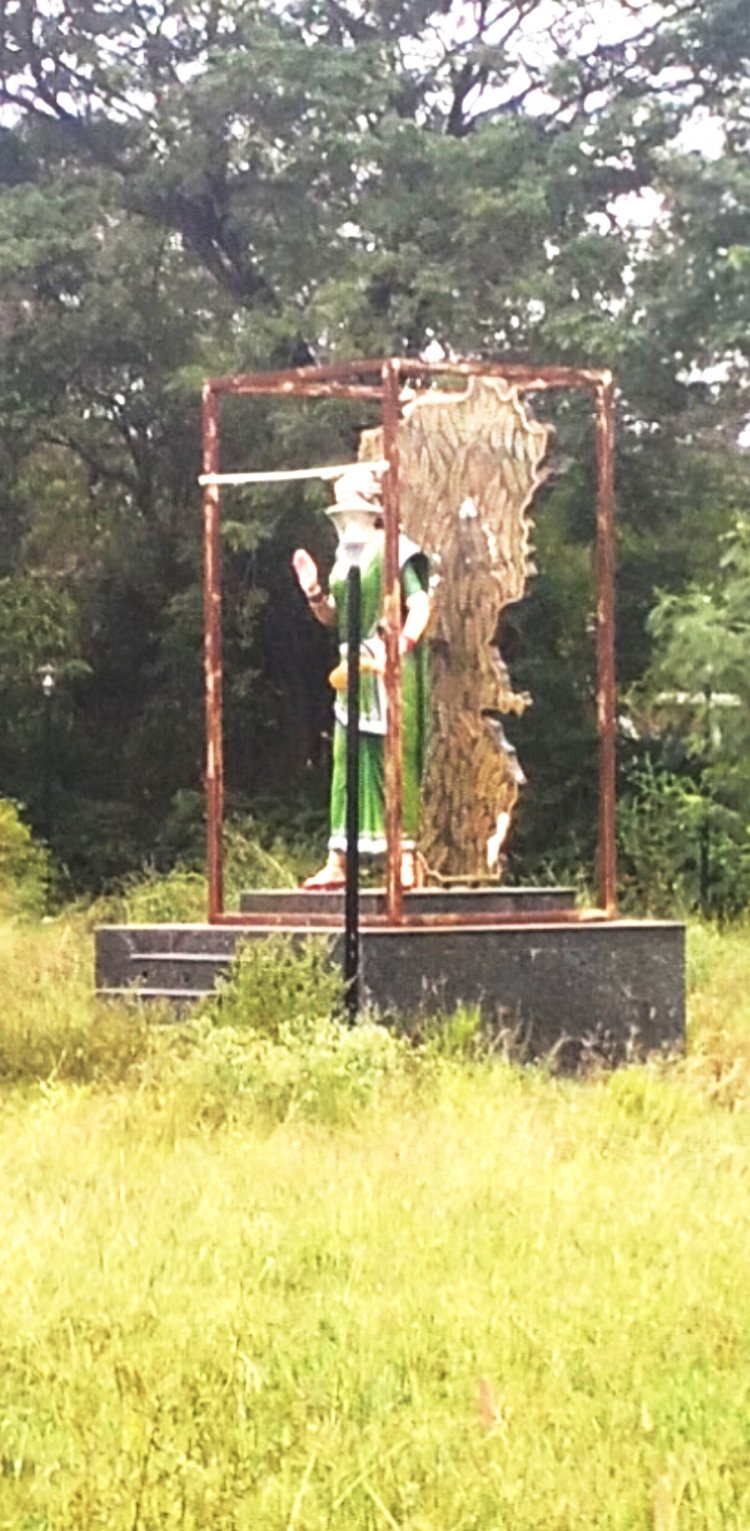 राज्य स्थापना दिवस पर सरकारी दफ्तरें जगमगा रहीं,  पर छत्तीसगढ़ महतारी की मूर्ति उपेक्षित