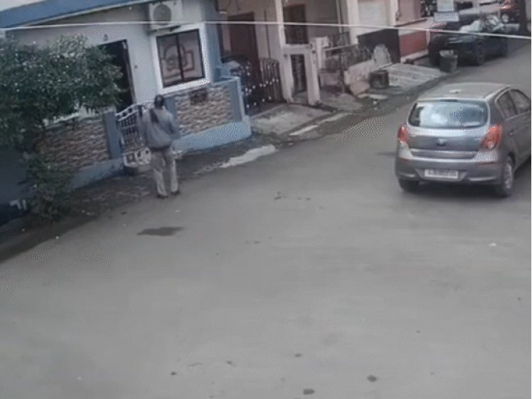 आत्मदाह का लाइव वीडियो:उज्जैन में पारिवारिक विवाद में फर्नीचर बनाने वाले ने लगाई आग; इलाज के दौरान मौत