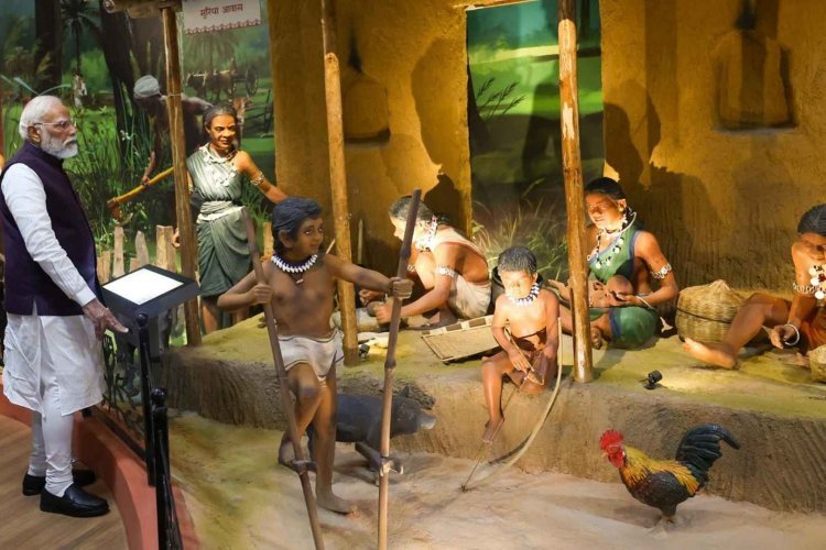 प्रधानमंत्री श्री नरेंद्र मोदी ने शहीद वीर नारायण सिंह स्मारक सह जनजातीय स्वतंत्रता संग्राम सेनानी संग्रहालय का किया लोकार्पण.