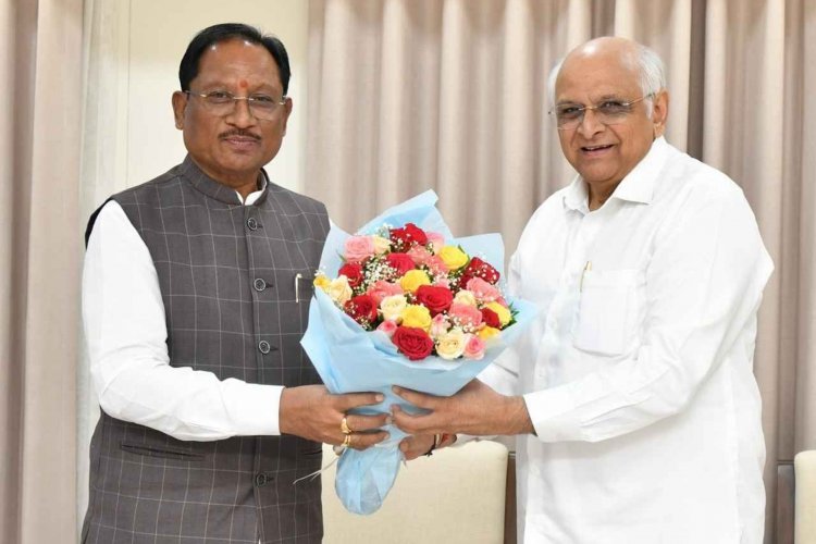 मुख्यमंत्री श्री विष्णु देव साय ने गांधीनगर में गुजरात के मुख्यमंत्री श्री भूपेंद्र पटेल से की सौजन्य भेंट.