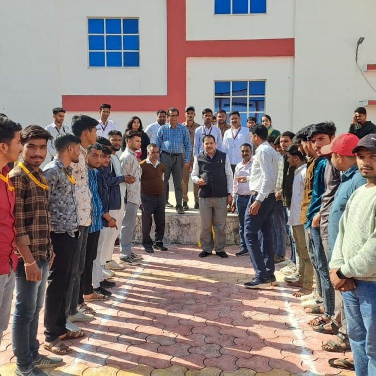 बिरसा मुंडा जयंती पर यूनिवर्सिटी में निकाली रैली,:भाषण प्रतियोगिता भी हुई; कुलपति बोले- उनका जीवन एकता और देशभक्ति की प्रेरणा देता है