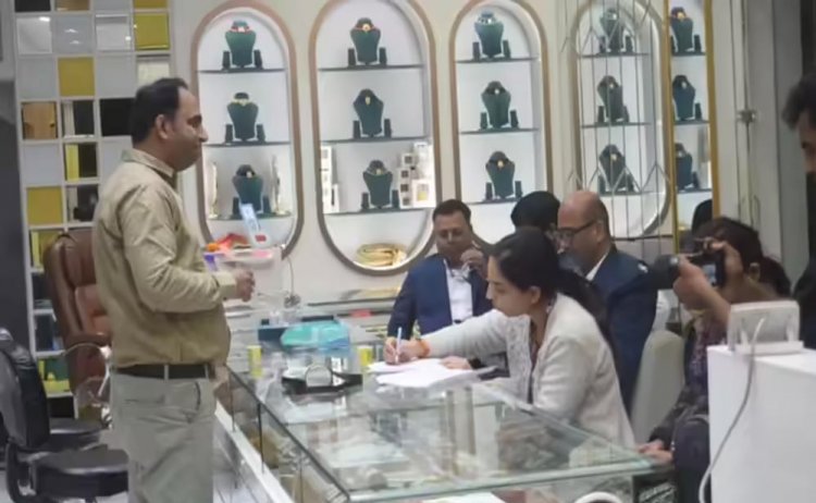 सतना में GST टीम का बड़ा छापा: ग्राहक बनकर पहुंचे अफसर, कच्चा बिल मिलने पर जूलर्स पर कार्रवाई