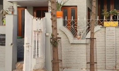 ग्वालियर में रिटायर्ड CMHO की पत्नी का शव मिला:5 दिन पुराना बताया जा रहा, घर में चहल-पहल ने होने पर पड़ोसियों ने दी जानकारी