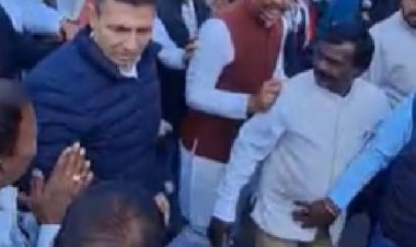 कांग्रेसियों के साथ बीजेपी ऑफिस घेरने निकले जीतू पटवारी:बीजेपी ने विपक्षी नेताओं से बदला लेने की कोशिश की, लेकिन अदालत से उसका करारा जवाब मिला