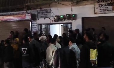 जैन मुनि सुधा सागर जी पर अशोभनीय टिप्पणी:आरोपी युवक के घर के बाहर जमा हुए लोग, FIR दर्ज