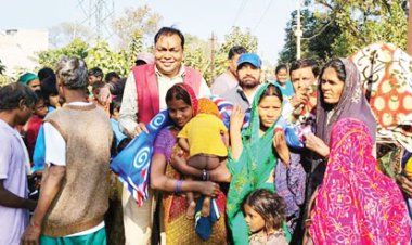 101 गरीब व असहाय लोगों को गर्म कपड़े दिए