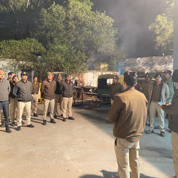 विदिशा में SP का औचक निरीक्षण:रात में कोतवाली और त्योंदा थाने पहुंचे, गश्त व्यवस्था परखी; सुरक्षा में कमी मिलने पर जताई नाराजगी
