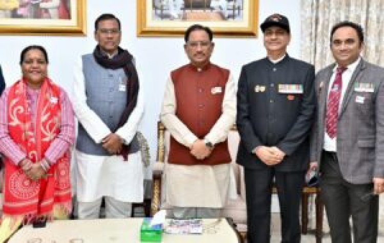 रायपुर : बलरामपुर जिला प्रशासन की सतर्कता से 400 बोरी अवैध धान से भरा ट्रक जब्त