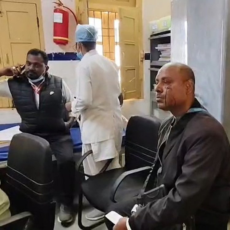 कामायनी एक्सप्रेस में कॉन्स्टेबल ने डिप्टी CTI को पीटा:मुंबई जा रहे आरक्षक ने मुक्के से मारा, गाल से खून निकला; बिना टिकट यात्रा को लेकर विवाद