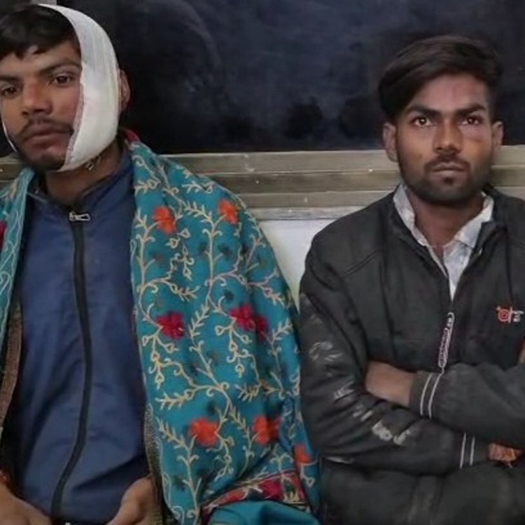 शराब विवाद में तीन युवकों पर चाकू-कटर से हमला:घायल जिला अस्पताल में भर्ती, आरोपी फरार; पहले भी हो चुका था विवाद