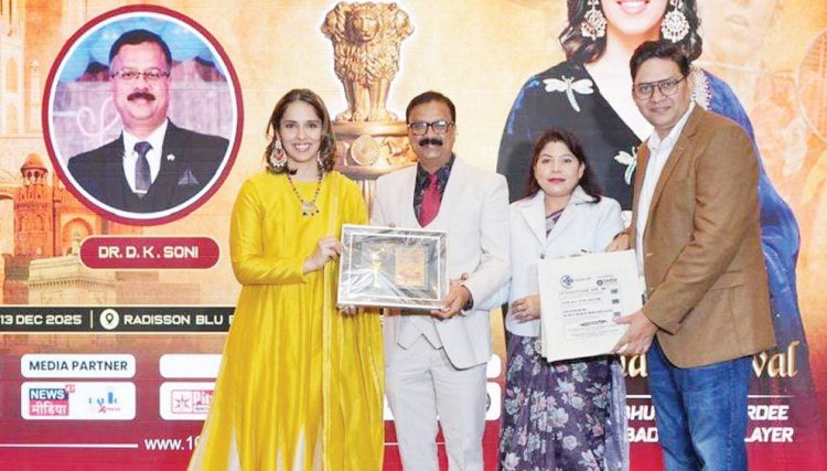 डॉ. डीके सोनी को साइना नेहवाल के हाथों आरटीआई व पीआईएल एक्टिविस्ट अवार्ड