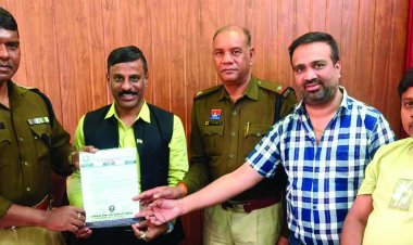 रायपुर रेलवे स्टेशन कायाकल्प के बीच यातायात सुदृढ़ीकरण हेतु चेंबर ने डीएसपी को सौंपा ज्ञापन