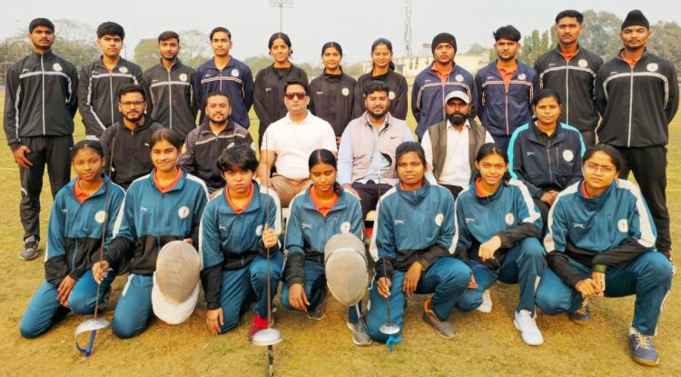 छग राज्य बालक-बालिका फेंसिंग टीम 33वीं जूनियर राष्ट्रीय स्पर्धा में भाग लेने कटक रवाना