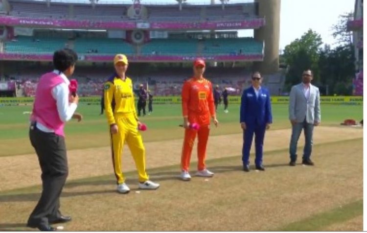 महिला प्रीमियर लीग 2026: यूपी वॉरियर्ज ने जीता टॉस, गुजरात जायंट्स पहले बल्लेबाजी करेगी नवी