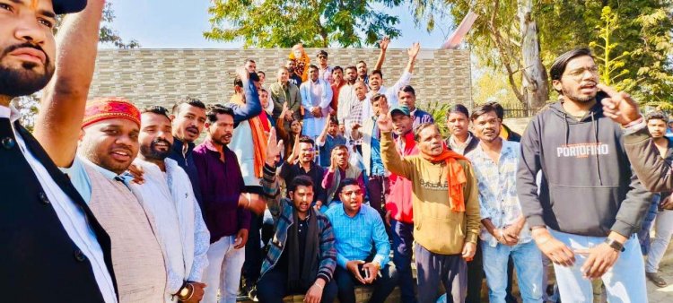 स्वामी विवेकानंद जयंती पर युवाओं ने लिया स्वदेशी और आत्मनिर्भर भारत का संकल्प