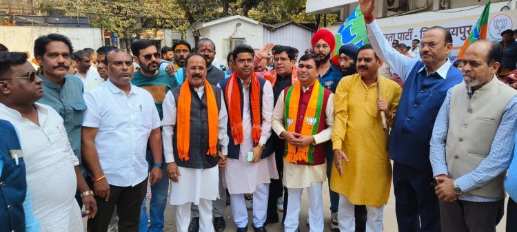 राष्ट्रीय अध्यक्ष नितिन नबीन के नाम की घोषणा पर रायपुर में हर्षोल्लास  एकात्म परिसर में आतिशबाजी.