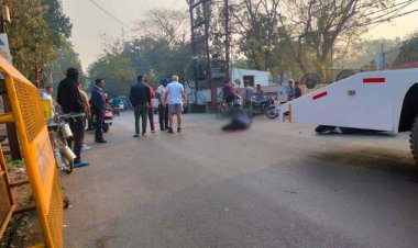 CG Breaking: ट्रैफिक पुलिस की गाड़ी से दर्दनाक हादसा, स्कूल जा रहे दो मासूम चपेट में, एक की मौके पर मौत