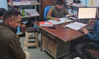 लाखों के आभूषण चोरी पर तीन युवक हिरासत में:पांच से अधिक व्यापारियों के जेवर खरीद का आरोप; पुलिस कर रही पूछताछ