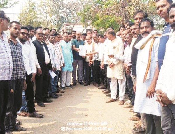 खरसिया में गिरते भूजल स्तर पर कांग्रेस ने सौंपा ज्ञापन