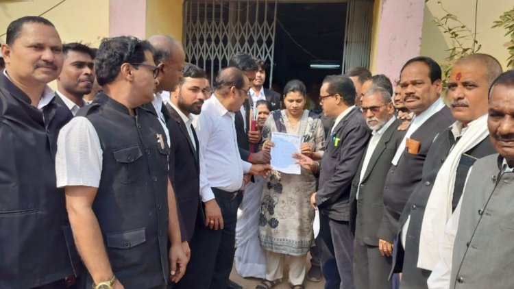 अधिवक्ताओं ने प्रभारी SDM के खिलाफ मोर्चा खोला, पूर्णकालिक एसडीएम की नियुक्ति की मांग