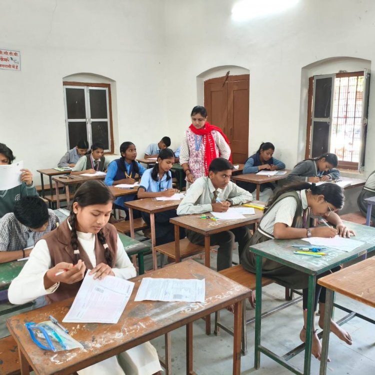 अंग्रेजी का पेपर देने नहीं आए 333 परीक्षार्थी:उड़नदस्ते ने 6 केंद्रों का निरीक्षण किया, नकल होते नहीं मिली